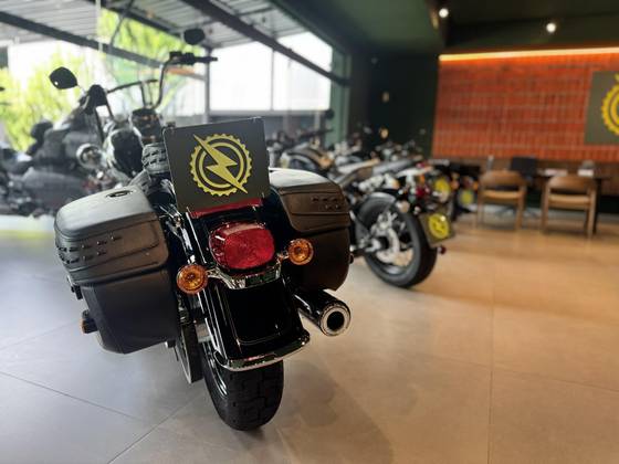 HARLEY-DAVIDSON SOFTAIL HERITAGE CLASSIC 114 
